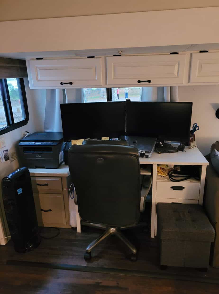 27 RV Office Conversion Ideas to Transform Your Space [Video + Pictures ...